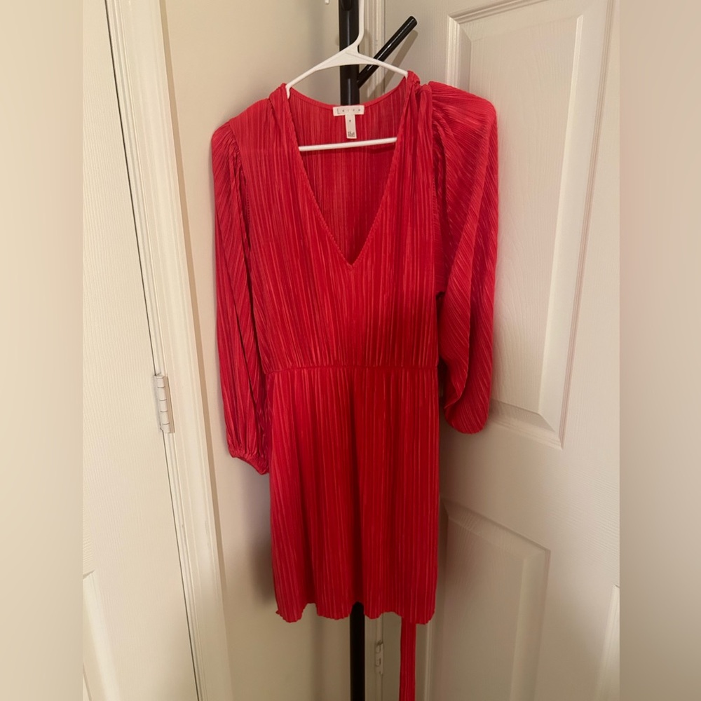 formal red dress w/ tie around the waist ❤️